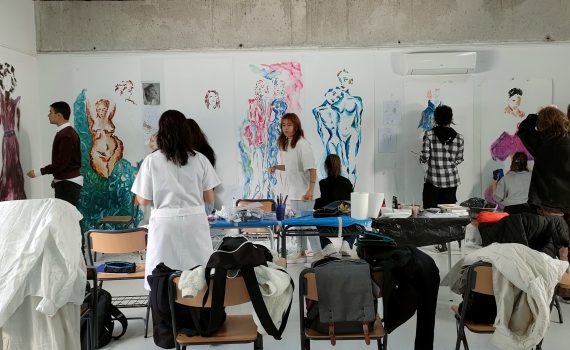 Alumnos del Bachillerato de Artes en la asignatura de Técnicas Grafico-plásticas