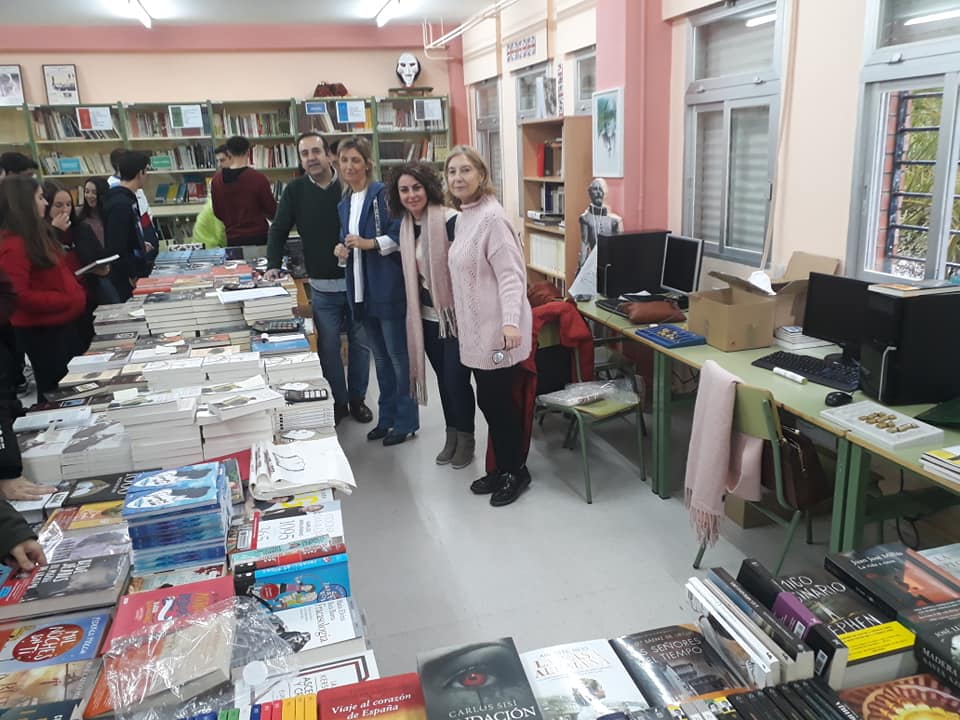 Foto de grupo de los libreros de los cuatro principales establecimientos de Almendralejo.